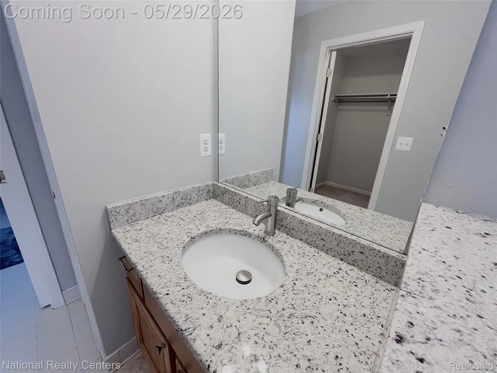 2056 Somerville Rochester Hills City MI 48307