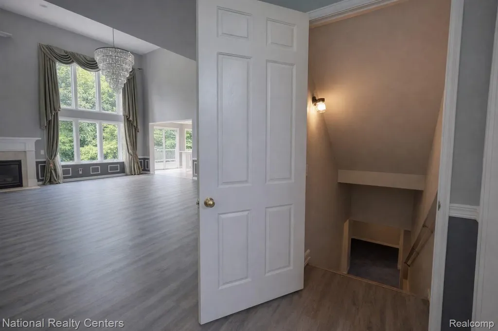 2056 Somerville Rochester Hills City MI 48307