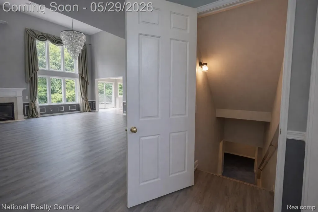 2056 Somerville Rochester Hills City MI 48307