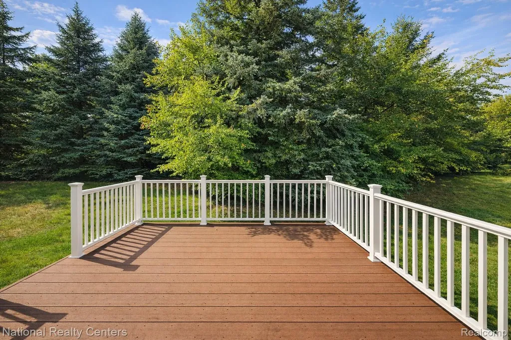 2056 Somerville Rochester Hills City MI 48307