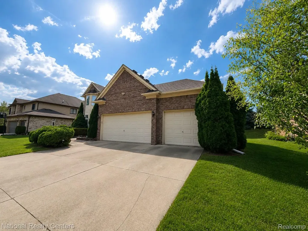 2056 Somerville Rochester Hills City MI 48307