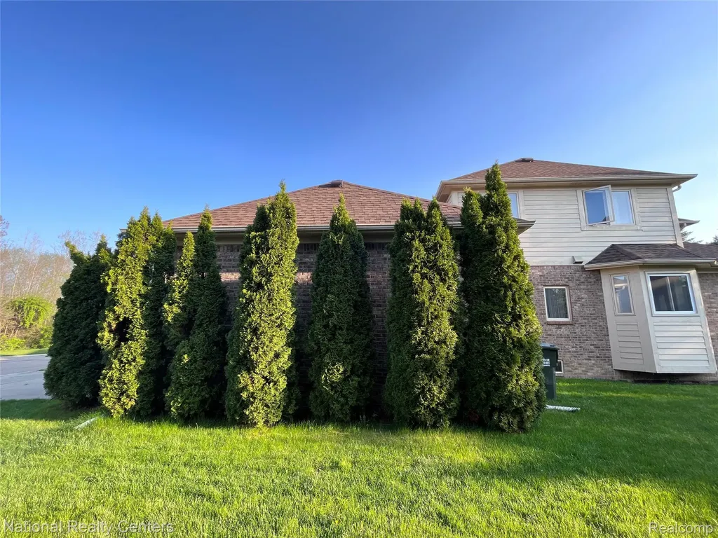 2056 Somerville Rochester Hills City MI 48307