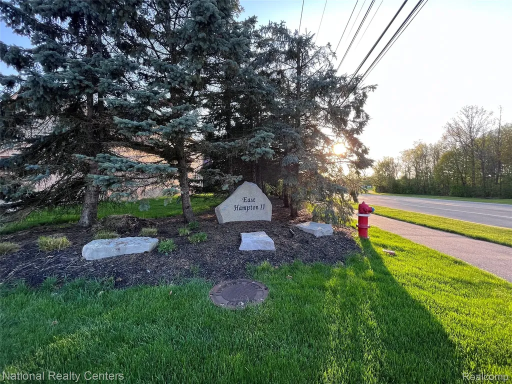 2056 Somerville Rochester Hills City MI 48307