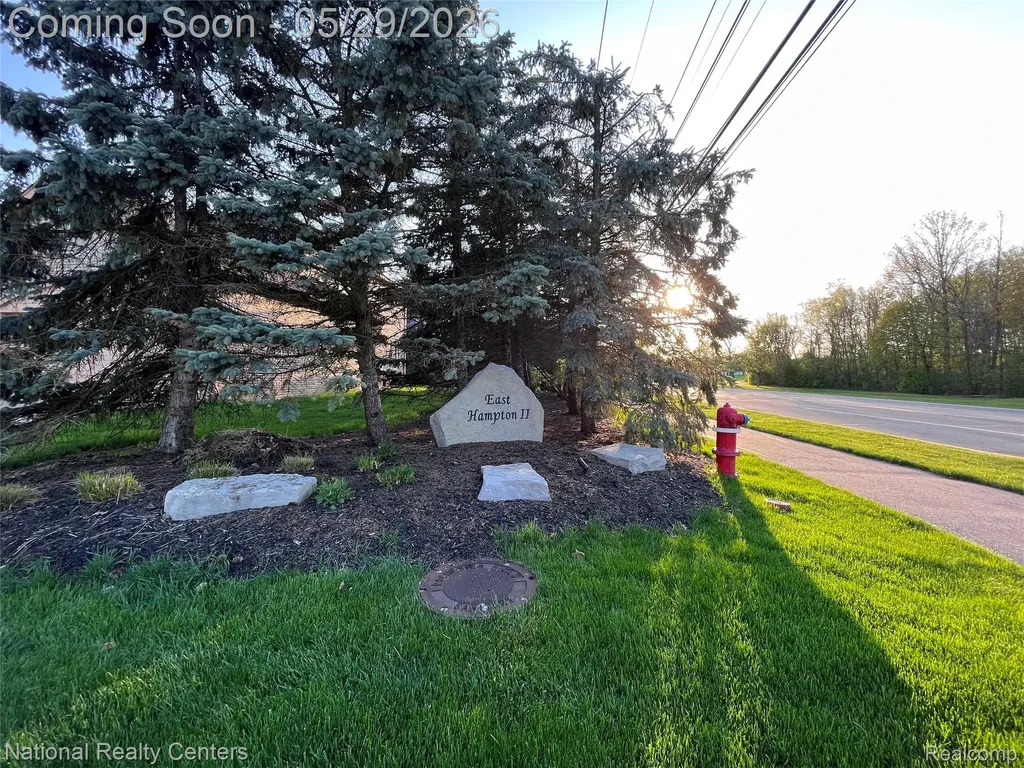 2056 Somerville Rochester Hills City MI 48307