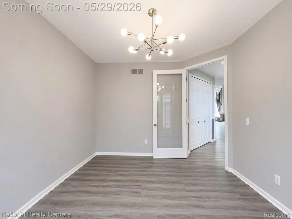 2056 Somerville Rochester Hills City MI 48307