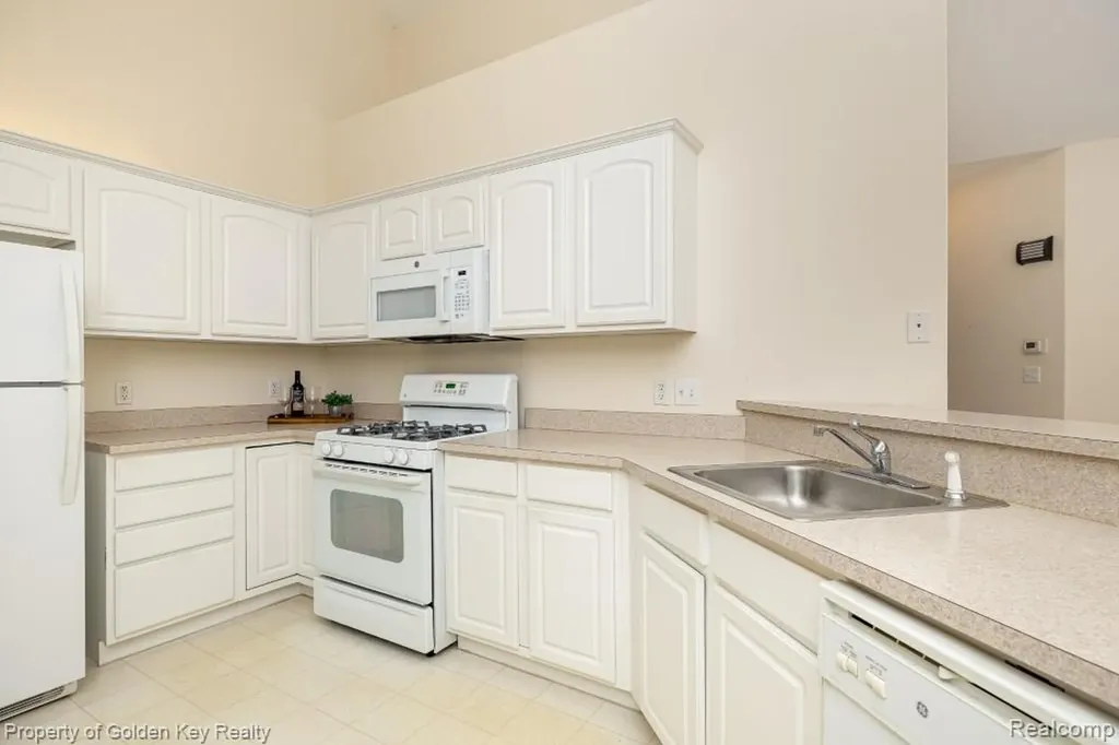 1160 Abbey Court Westland City MI 48185