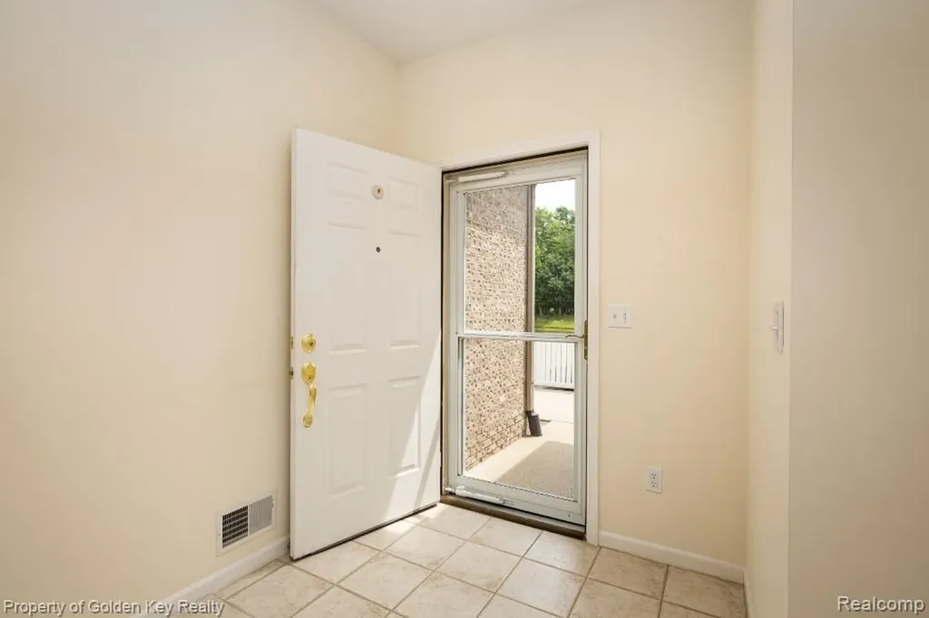 1160 Abbey Court Westland City MI 48185