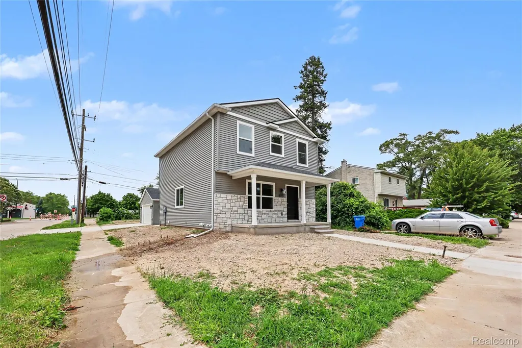 27305 Groveland Street Madison Heights City MI 48071