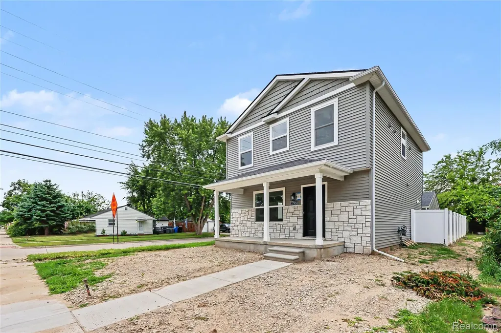 27305 Groveland Street Madison Heights City MI 48071