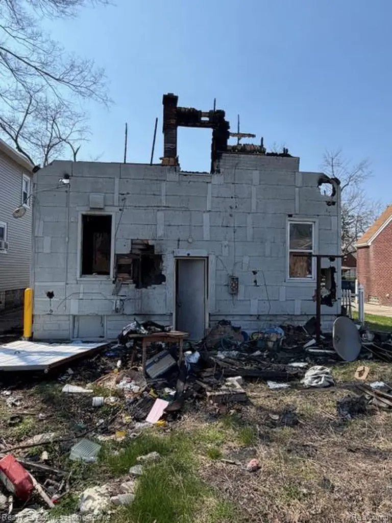 19614 Charest Street Detroit City MI 48234
