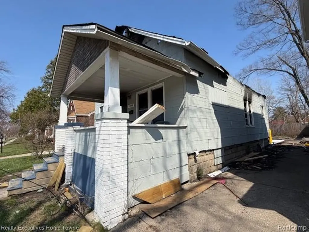 19614 Charest Street Detroit City MI 48234