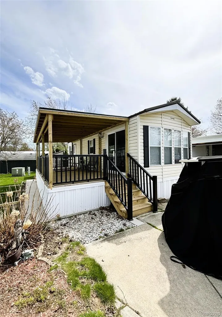 7166 Ben Franklin Drive Lexington Village MI 48450