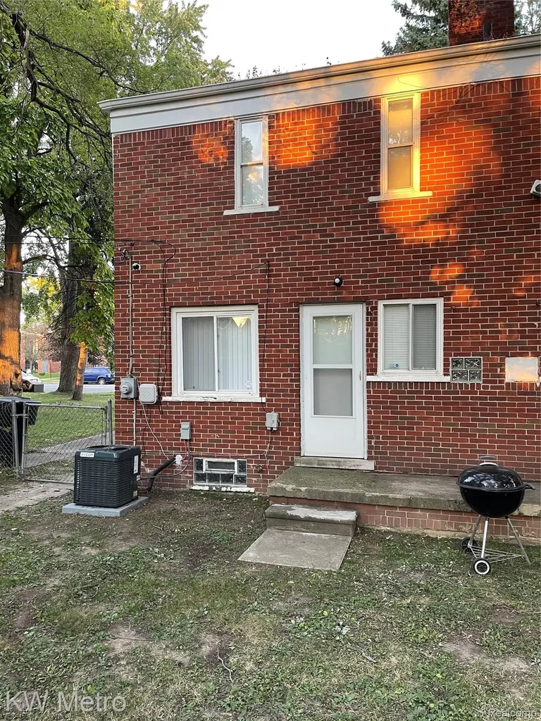 8559-8563 Wyoming Avenue S Detroit City MI 48204