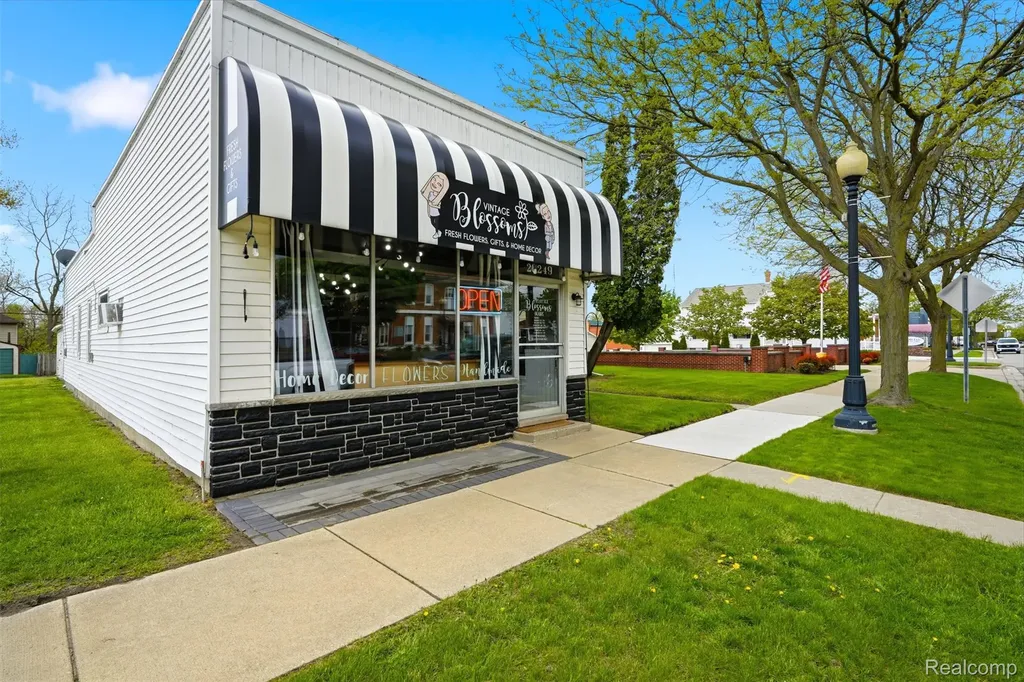 26249 E Huron River Drive Flat Rock City MI 48134