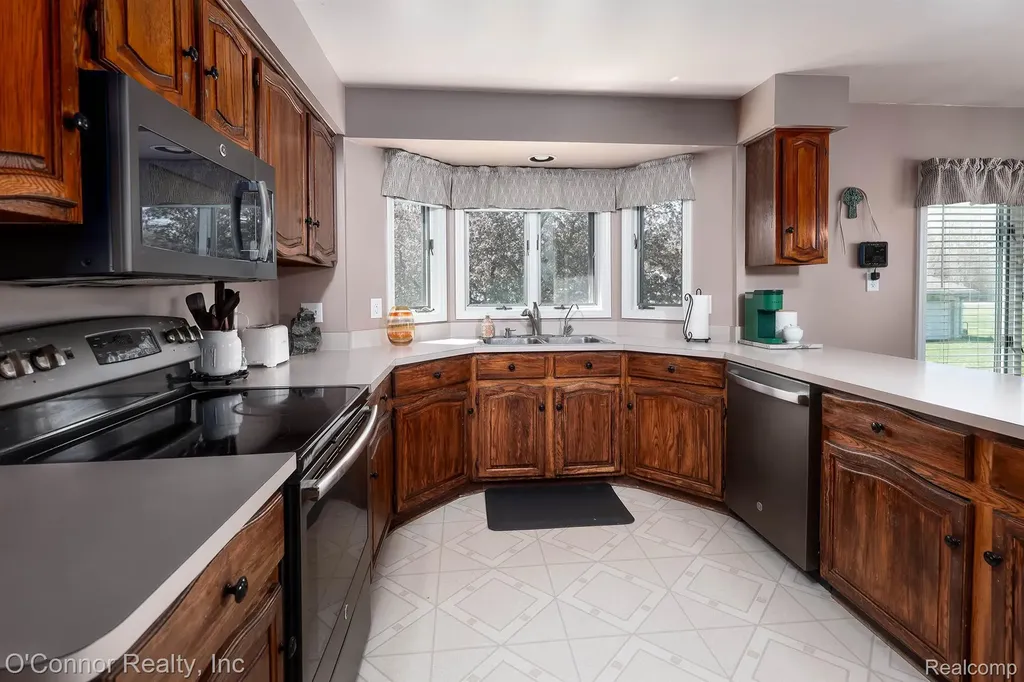 7978 Frith Road Columbus Township MI 48063