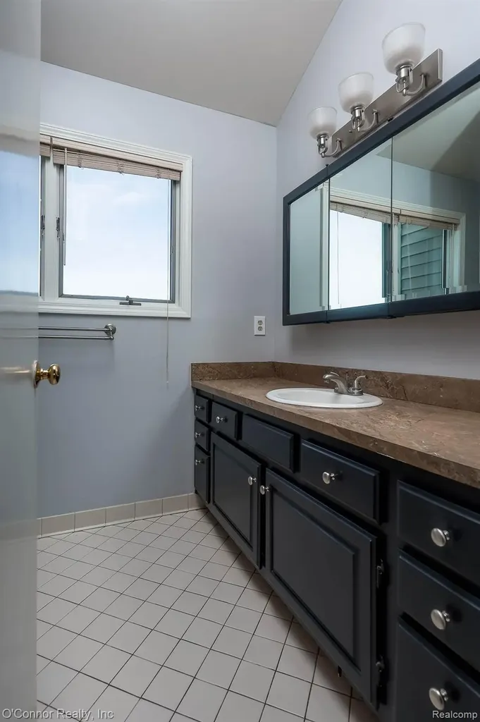 7978 Frith Road Columbus Township MI 48063