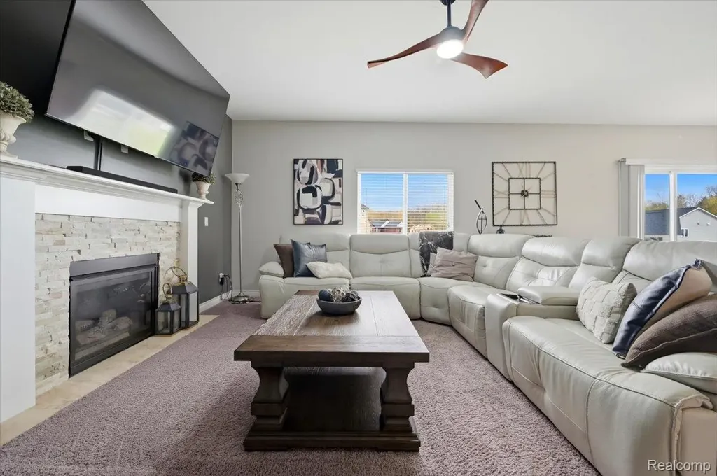 8131 Peninsula Circle Grand Blanc City MI 48439