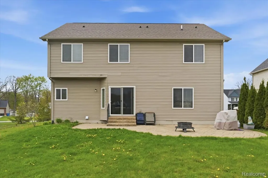 8131 Peninsula Circle Grand Blanc City MI 48439