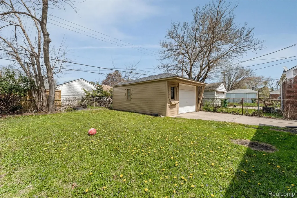 16829 Stricker Avenue Eastpointe City MI 48021