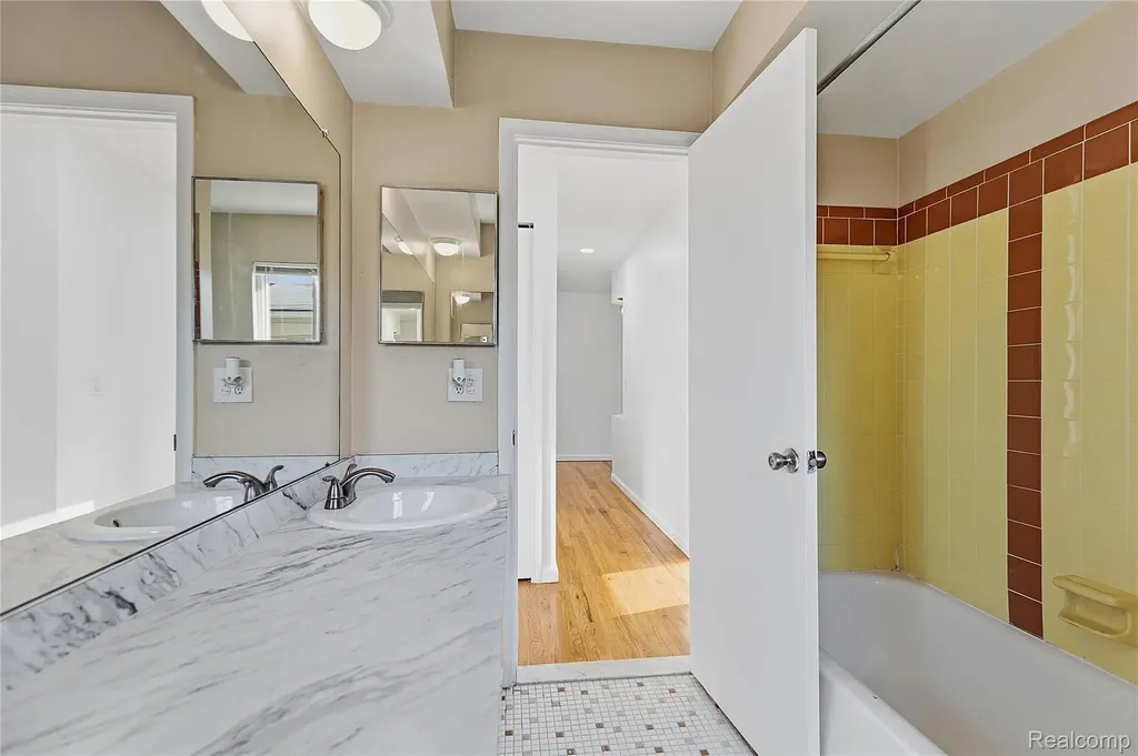 35074 Lana Lane Sterling Heights City MI 48312
