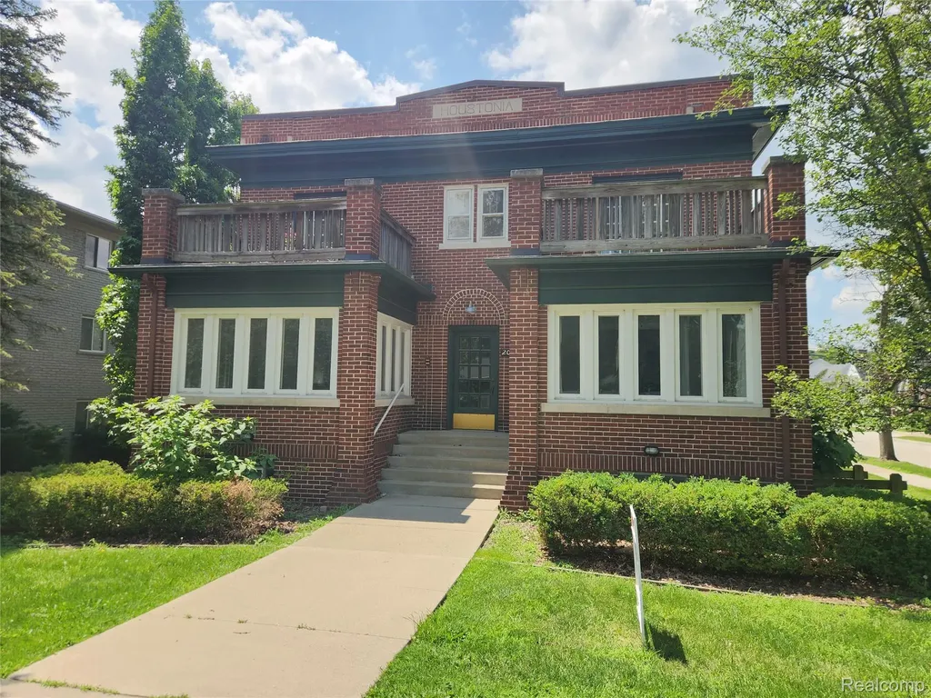2041 N Main Street Royal Oak City MI 48073