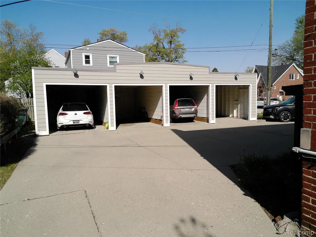 2041 N Main Street Royal Oak City MI 48073