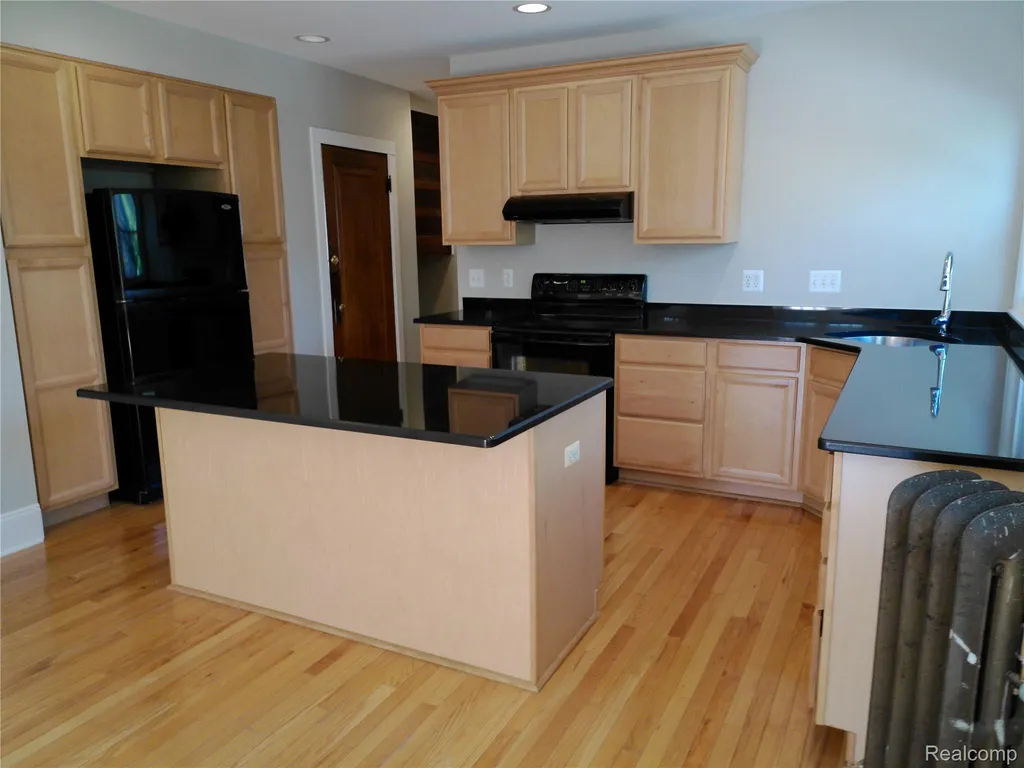 2041 N Main Street Royal Oak City MI 48073