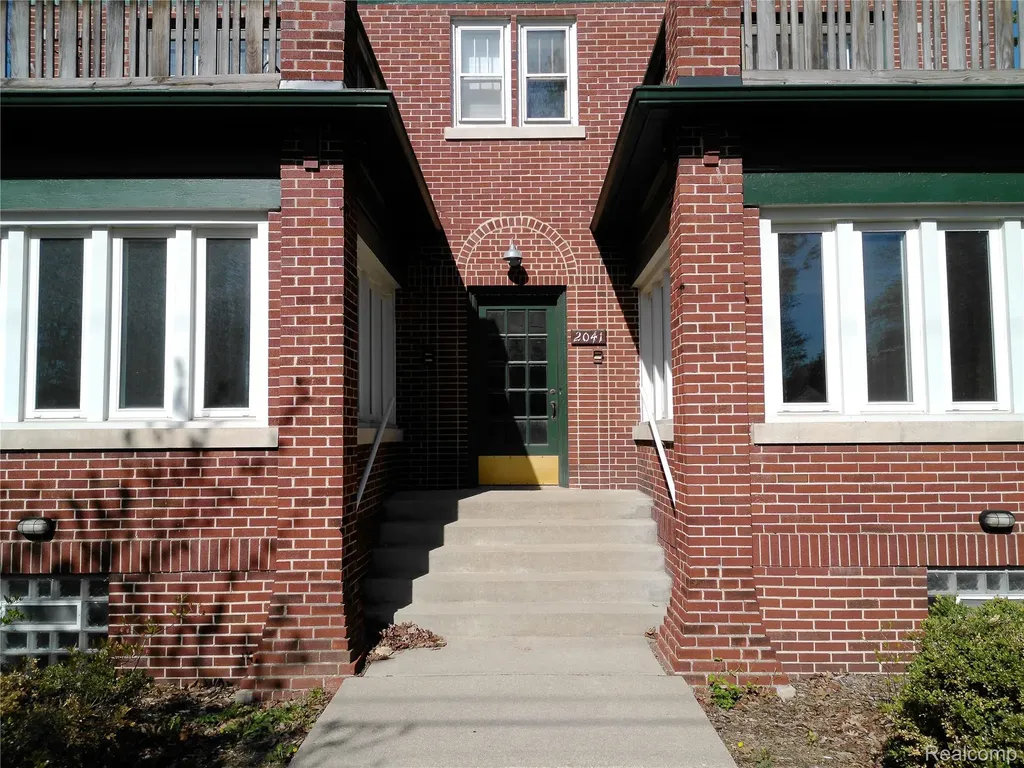 2041 N Main Street Royal Oak City MI 48073