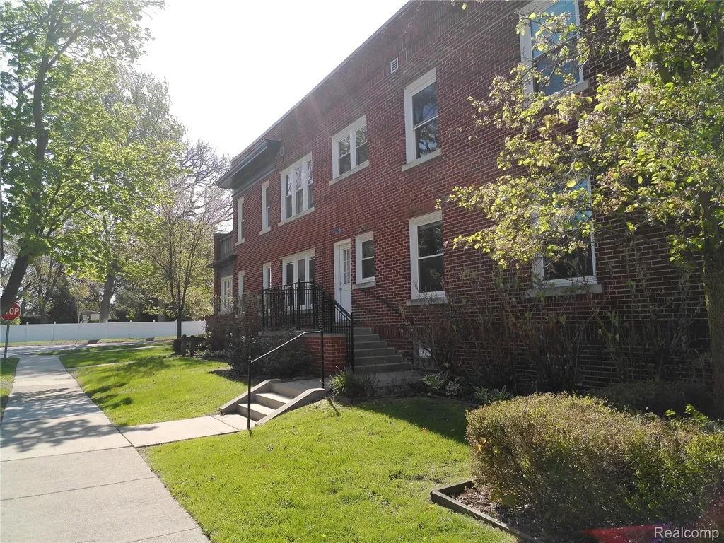 2041 N Main Street Royal Oak City MI 48073
