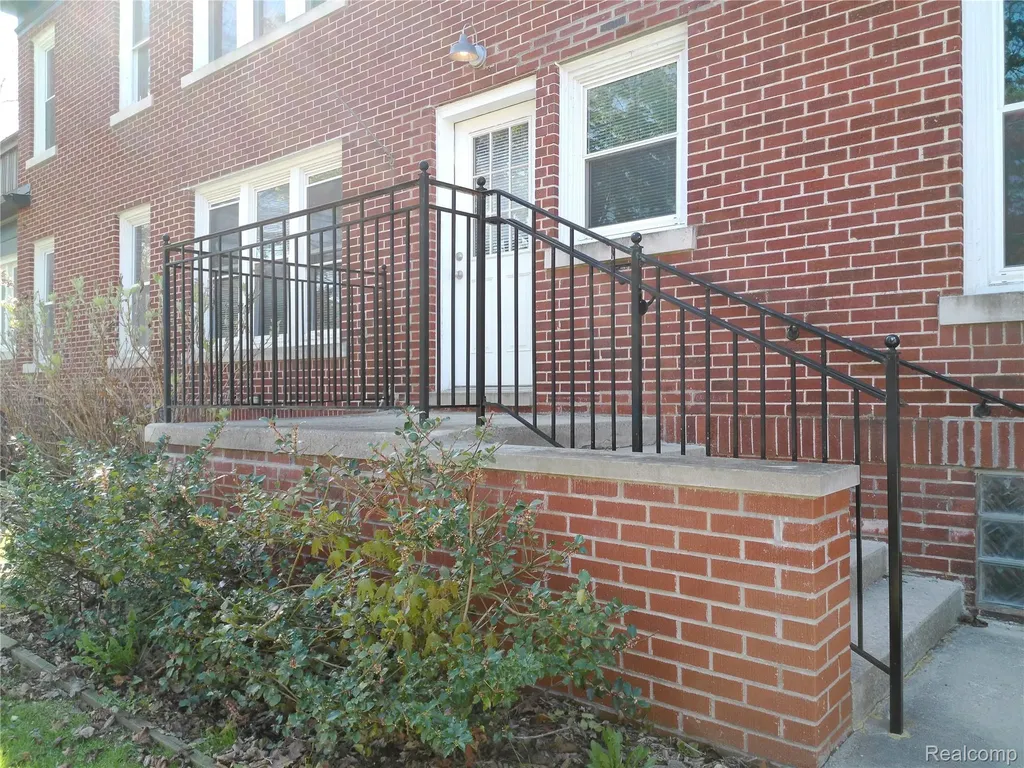 2041 N Main Street Royal Oak City MI 48073