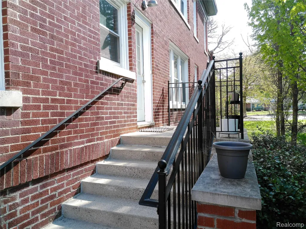 2041 N Main Street Royal Oak City MI 48073