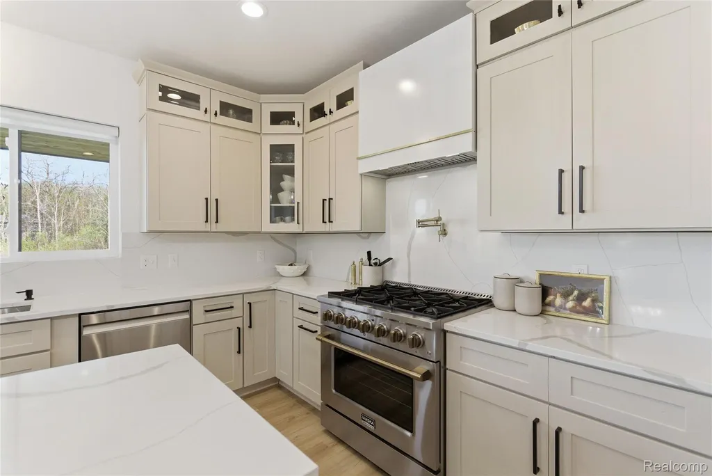 56056 Barnes Court Macomb Township MI 48042