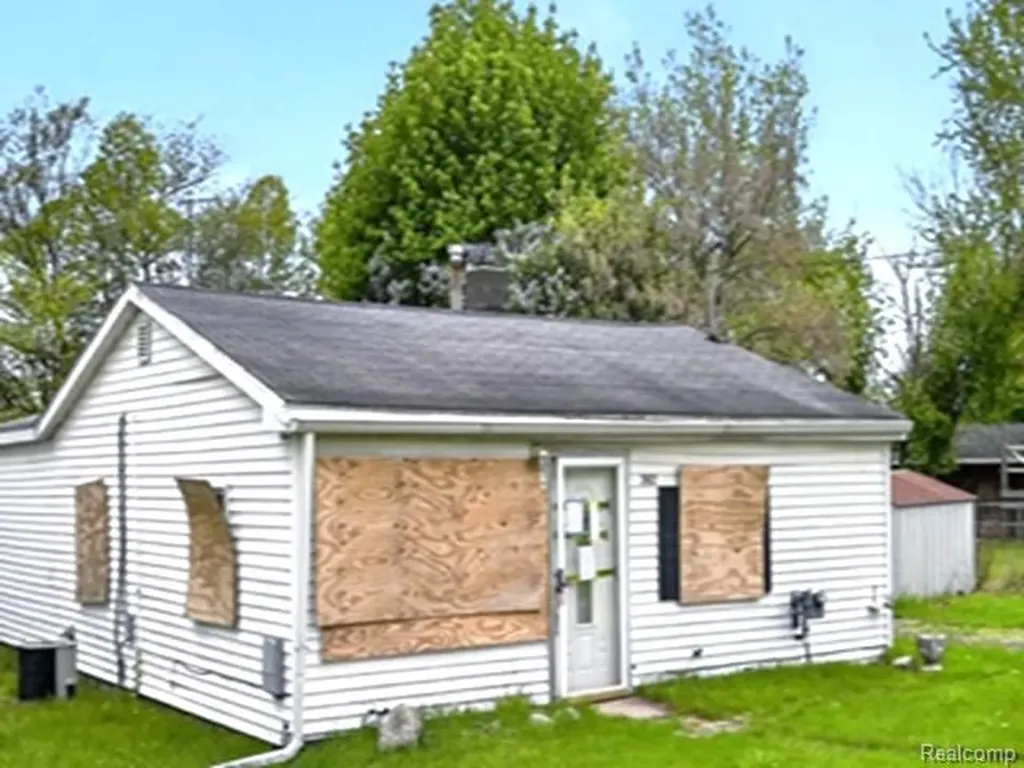 3912 Ruth Avenue Lansing City MI 48910