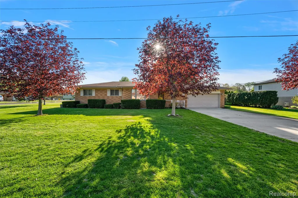 15 Pleasant Lake Drive Waterford Charter Township MI 48327
