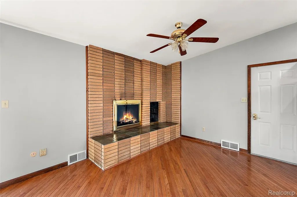 15 Pleasant Lake Drive Waterford Charter Township MI 48327