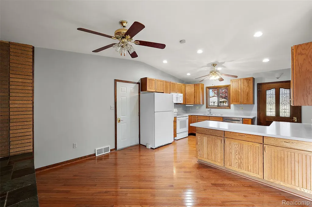 15 Pleasant Lake Drive Waterford Charter Township MI 48327