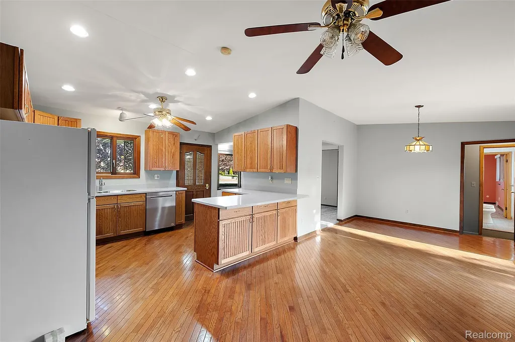 15 Pleasant Lake Drive Waterford Charter Township MI 48327