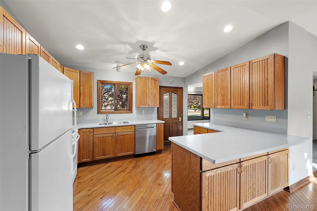 15 Pleasant Lake Drive Waterford Charter Township MI 48327