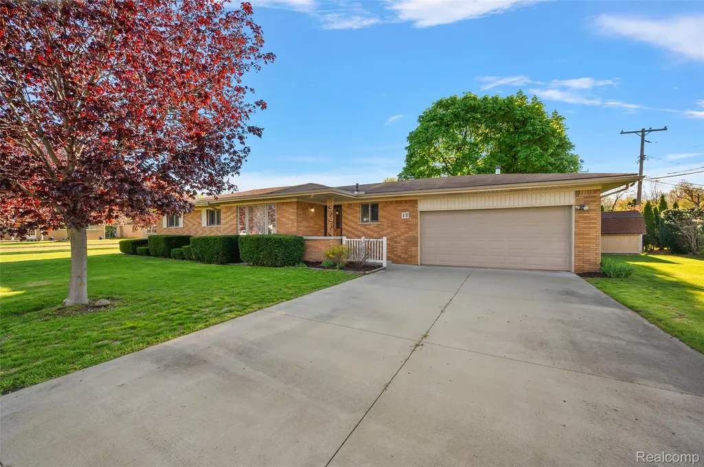 15 Pleasant Lake Drive Waterford Charter Township MI 48327