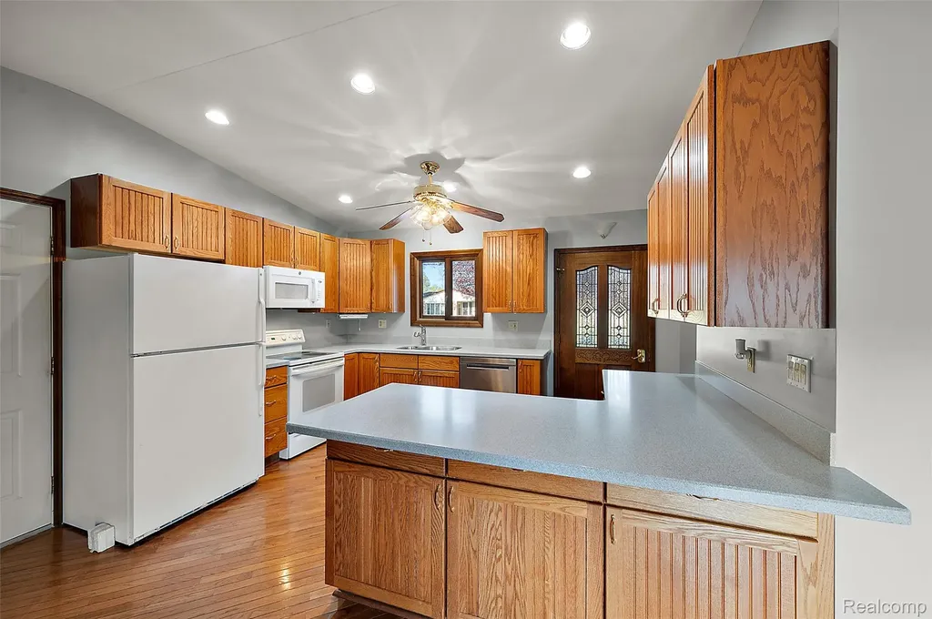 15 Pleasant Lake Drive Waterford Charter Township MI 48327