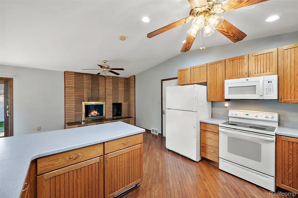 15 Pleasant Lake Drive Waterford Charter Township MI 48327