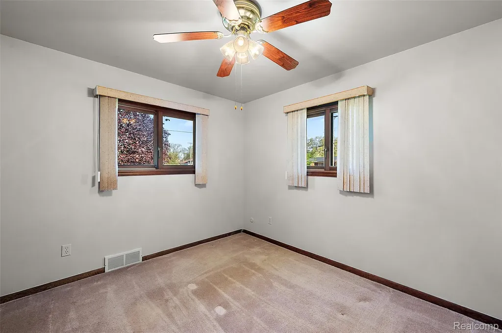 15 Pleasant Lake Drive Waterford Charter Township MI 48327