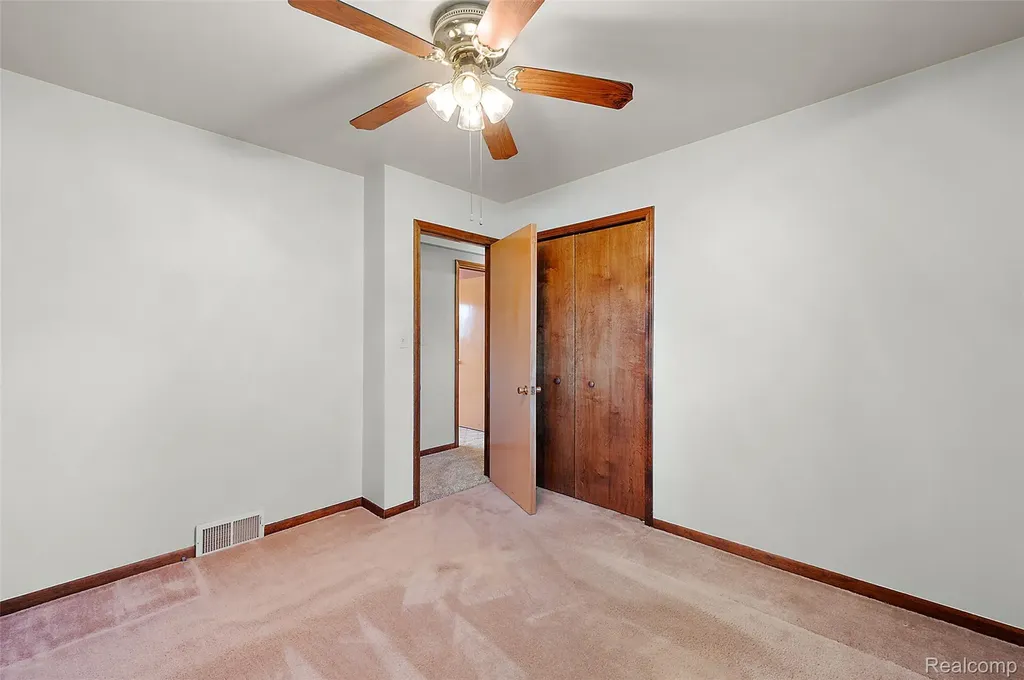 15 Pleasant Lake Drive Waterford Charter Township MI 48327
