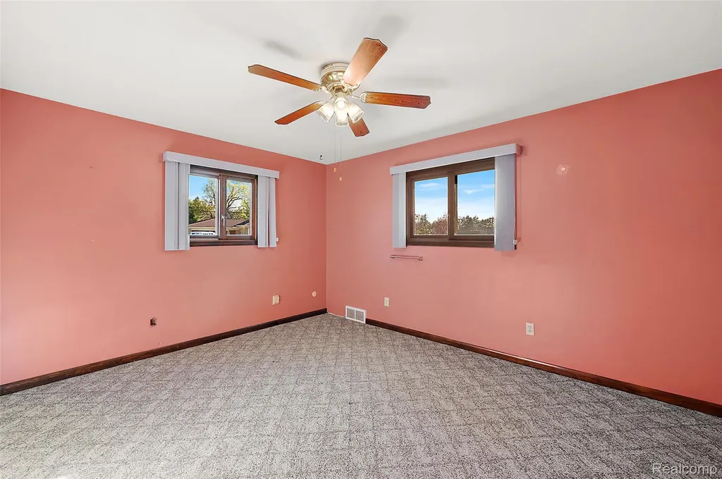 15 Pleasant Lake Drive Waterford Charter Township MI 48327