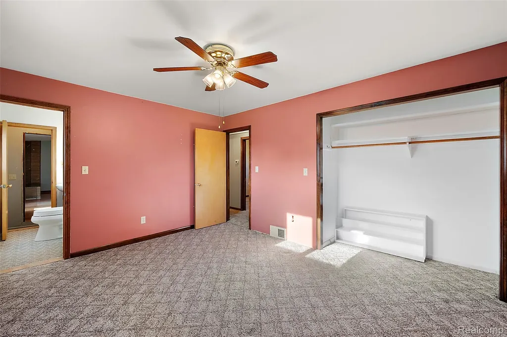15 Pleasant Lake Drive Waterford Charter Township MI 48327
