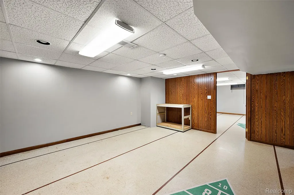 15 Pleasant Lake Drive Waterford Charter Township MI 48327
