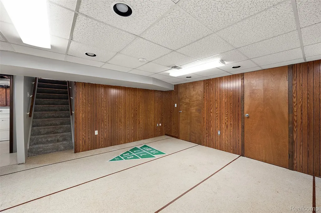 15 Pleasant Lake Drive Waterford Charter Township MI 48327
