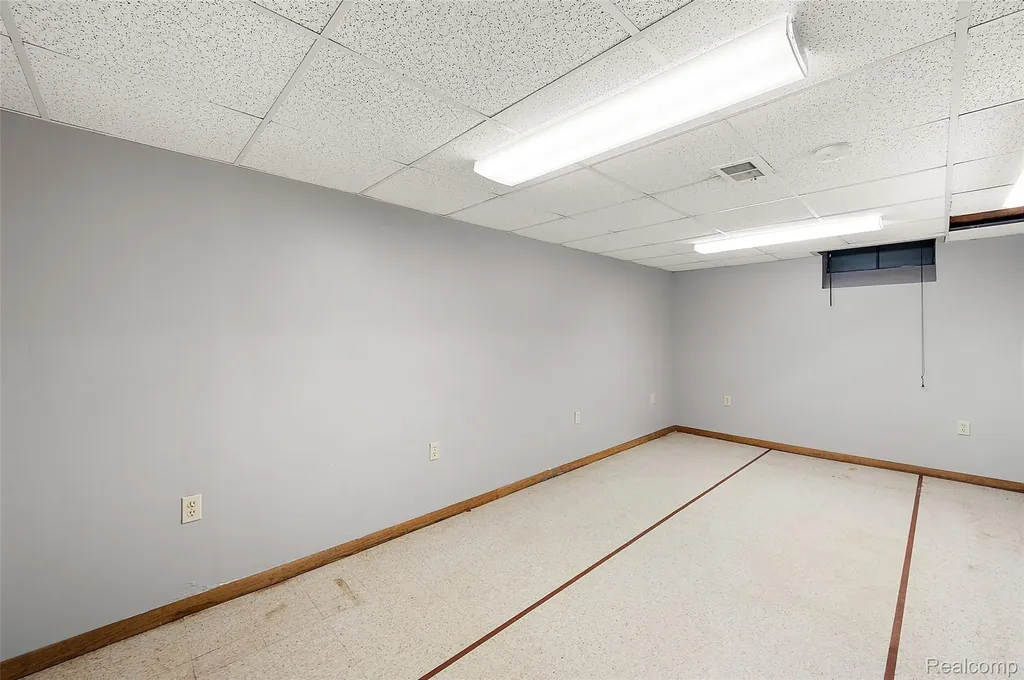 15 Pleasant Lake Drive Waterford Charter Township MI 48327