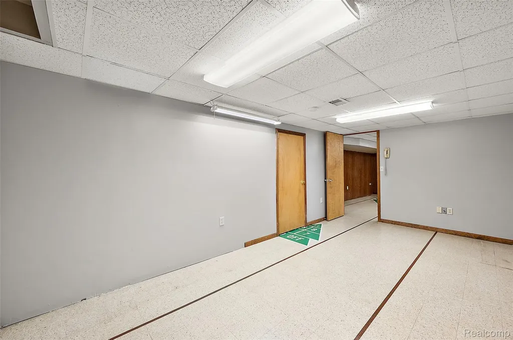 15 Pleasant Lake Drive Waterford Charter Township MI 48327