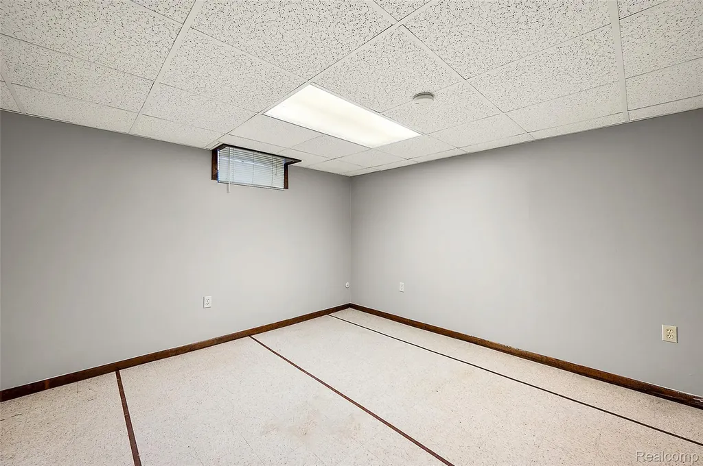 15 Pleasant Lake Drive Waterford Charter Township MI 48327